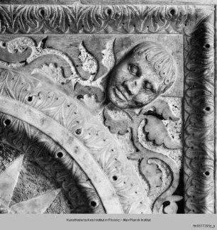 Altar : Reliefplatte eines ehemaligen Taufbeckens