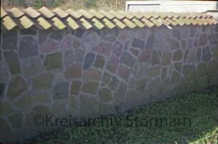 Nütschau: ehemaliges Gut [heute Kloster Nütschau]: Feldsteinmauer: nach Sanierung