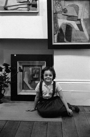 In London Lord's Gallery : In London Lord's Gallery mit Tochter des Besitzers Mr. Pilip Granville in der Kurt Schwitters Ausstellung