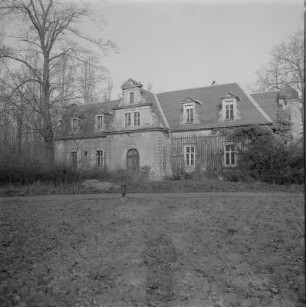 Villa "Emmaus". Parkansicht des Nebengebäudes mit Kutscherwohnung