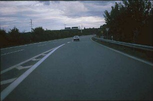 Ausfahrt aus Nebenfahrbahn Süd (Schaffhausen Richtung AK Hegau) zu Hauptfahrbahn Süd (Schaffhausen Richtung AK Hegau)