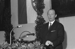 Freiburg: Kaufhaussaal; Ansprache: Innenminister Dr. Hans Filbinger