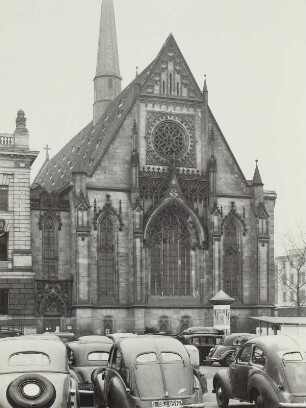 Leipzig, Augustusplatz, parkende Autos