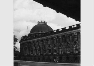 Blick vom Kupfergraben auf das Bode-Museum
