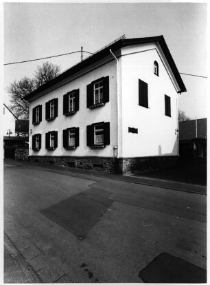 Ehemalige Schule; Lahnau, Friedenstraße 20