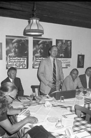 SPD-Ortsverein Karlsruhe. Wahlkampfveranstaltung zur Bundestagswahl 1980 mit dem Bundestagsabgeordneten Dr. Peter Corterier und dem ehemaligen Senator von Berlin Horst Korber