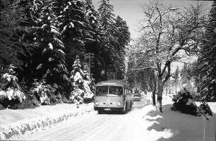 Oberried: Postbus auf der Oberrieder Straße