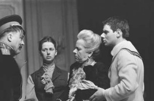 Szenenbilder aus "Der Mann mit dem Gewehr", Schauspiel von Nikolai Pogodin. Deutsches Theater Berlin, 12.10.1962