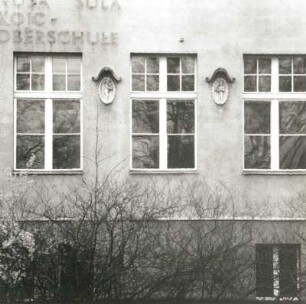 Cottbus, Sielower Straße 37. Sorbische Oberschule (ehemalige Lehrerbildungsanstalt; 1910, Erweiterung 1929), Fenster (Erdgeschoss)