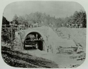 Hainersdorf, Eisenbahnbrücke im Bau, 1875