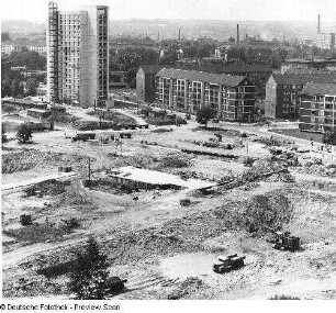 Blick zur Reitbahnstraße mit Neubebauung