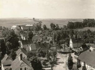 Nossen-Ziegenhain. Südlicher Ortsteil vom Kirchturm aus