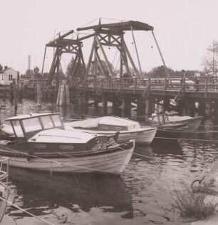 Greifswald-Wieck, Hölzerne Klappbrücke