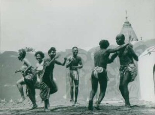 Afrika im Zoo. Tanzspiel der Neger