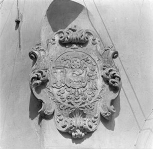 Bautzen, Wappen des Domstifts : Bautzen. Wappen des Domstifts in der Hohengasse (ehemals Gasthof "Goldenes Lamm"), Ecke Heringstraße