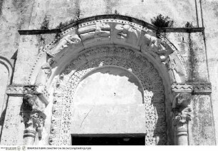 Hauptportal mit Szenen aus dem Leben Christi