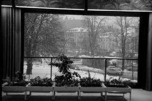 Baden-Baden: Kongresshalle, Fenster mit winterlichem Ausblick