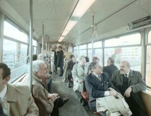 Freiburg: Gäste mit Basler Stadtpräsident, Vizepräsident des Regierungsrates Prof. Striebel, Evers, im Stadtbahnzug
