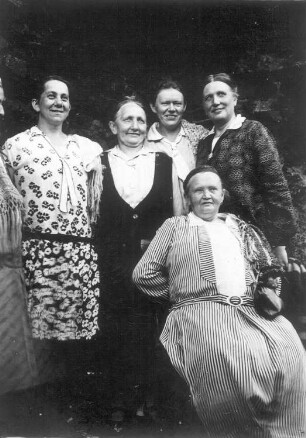 Gruppenbild mit der Mutter von Ernst Otto Gerhardt