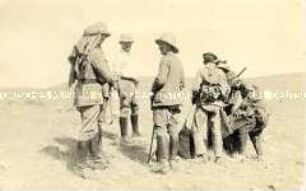 Herzog Adolf Friedrich von Mecklenburg in der Steppe bei Ras El Ain