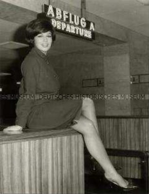 Hannelore Elsner im Flughafen Berlin-Tempelhof