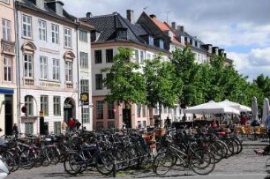 Fahrräder in Kopenhagen : Fahrrad-Parkplatz. Aufgenommen in Kopenhagen im Mai 2008