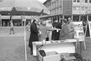 Arbeiterwohlfahrt Kreisverband Karlsruhe. Straßensammlung zu Gunsten des Mobilen Sozialen Hilfsdienstes
