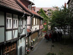 Quedlinburg - Fachwerkhäuser : Historische Fachwerkbauten im Schuhhof, aufgenommen in der Weltkulturerbestadt Quedlinburg, ca. 2004