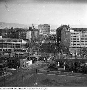Ernst-Thälmann-Straße, Postplatz, Wilsdruffer Vorstadt (u.a. mit Autoausstellung)
