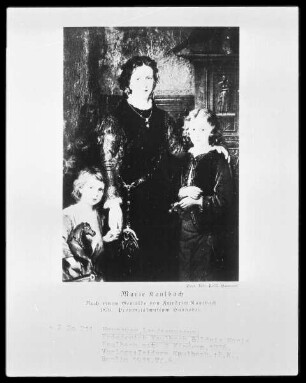 Frau Marie Kaulbach mit Kindern