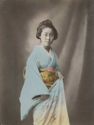 Junge Frau im Kimono