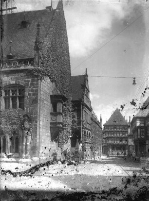 Halberstadt, Rathaus : Halberstadt, Rathaus mit Roland. Eckansicht von Südwesten