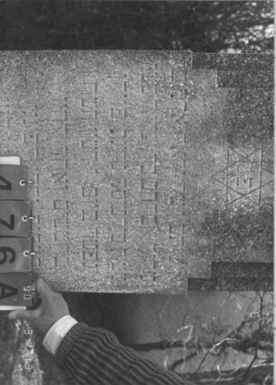 Grabstein 476 (Index: 99786485) Maße HxBxT: 147x55x17 cm Besonderheit: kulturhistorisch wertvoll / hist.-wiss. Gründe (Gemeindestellung): Grabstein 476A (Detailaufnahme)
