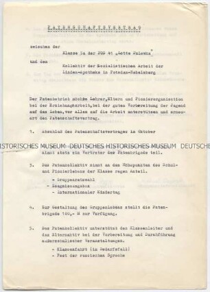 Patenschaftsvertrag zwischen der Klasse 5a der Polytechnischen Oberschule 41 „Lotte Pulewka“ und dem Kollektiv der sozialistischen Arbeit der Linden-Apotheke in Potsdam