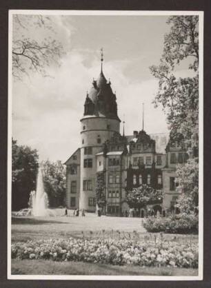 Detmolder Schloss mit Brunnen. Detmold, Schlossplatz