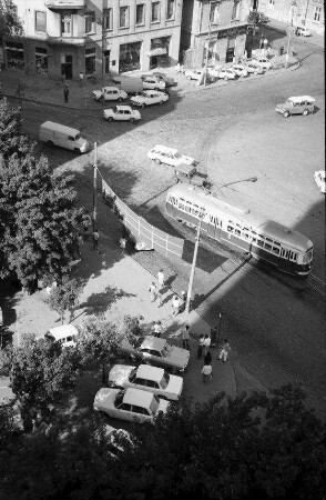 Belgrad [Serbien]: vom Hotel Memanjina, Verkehr auf dem Platz, Tram