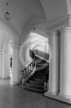 Eingangshalle und Treppenhaus im Schloss Jelgava (Mitau)