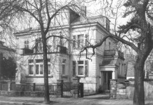 Dresden-Neustadt, Radeberger Straße 37. Wohnhaus (um 1865). Straßenansicht mit Einfriedung