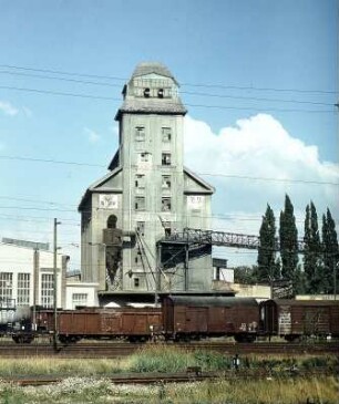 Speichergebäude am Bahnhof