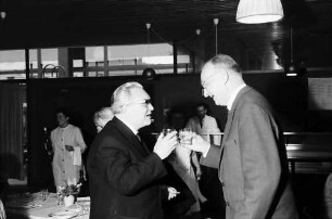 Freiburg: Rektoratsübergabe 1964/65, Empfang des neuen Rektors in der Mensa, Rektor Prof. Panzram, von Dietze