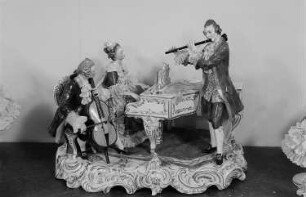 Präsentation von Meissener Porzellan, Figurengruppe, Musizierende mit Instrumenten