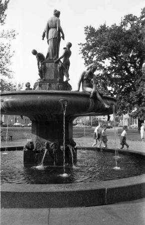 Hygieia-Brunnen beim Vierordtbad.