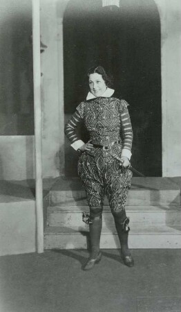 Alice Verden als Viola in "Was ihr wollt" von William Shakespeare. Staatsschauspiel Dresden, Neueinstudierung 03.04.1930