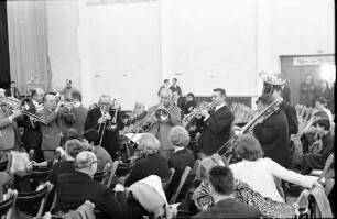 Donaueschingen: Donaueschinger Musiktage; Ständchen der Bläsergruppe des Südwestfunks im Saal