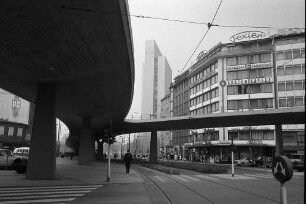 Düsseldorf: Stadtautobahn, Abzweigung am Jan-Wellem-Platz und und Phönix-Rheinrohrhaus