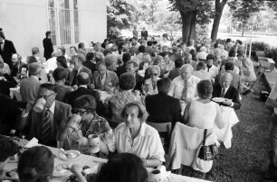 27. Tagung 1977 Chemiker; Bayrisches Frühstück: Blick über die Tischreihen