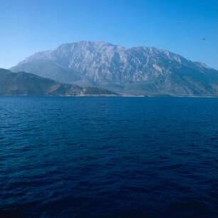 Samos. 476km2, 41000 Einwohner. Der Vigla = agr. Kerkis, 1440m, marmorhell, im äußersten Westen