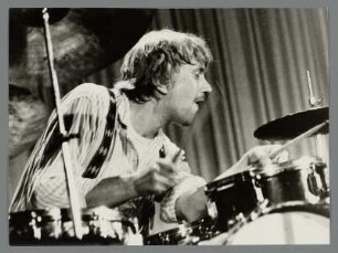 Willi Kellers : Portrait des Schlagzeugers Willi Kellers im Filmtheater bei der Jazzwerkstatt Peitz 1982