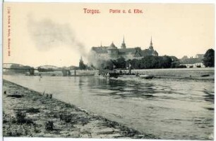 Torgau. Elbe mit Schlepper, Brücke und Schloss