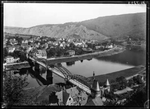 Traben-Trarbach. Blick über die Mosel auf die Stadt